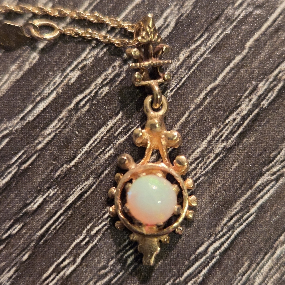 14k Gold Necklace And Rich Gold Opal Pendant Vintage Chain Necklace